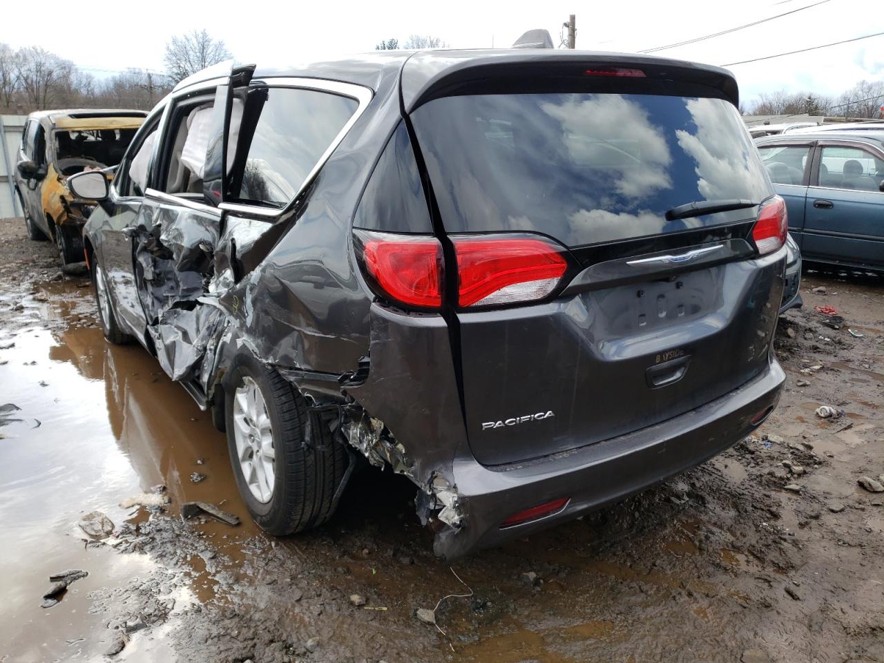 Photo 3 from auction – 2017 CHRYSLER PACIFICA L with VIN 2C4RC1CG9HR657457