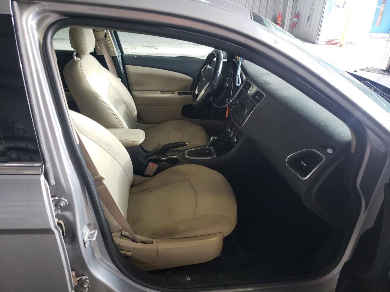 Photo 5 from auction – 2013 CHRYSLER 200 TOURIN with VIN 1C3CCBBB9DN765493