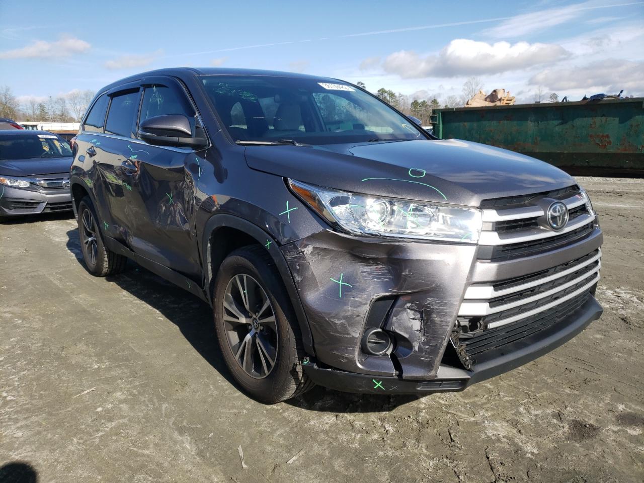 TOYOTA HIGHLANDER 2019 with VIN 5TDZARFH0KS049219 - Photo from auction