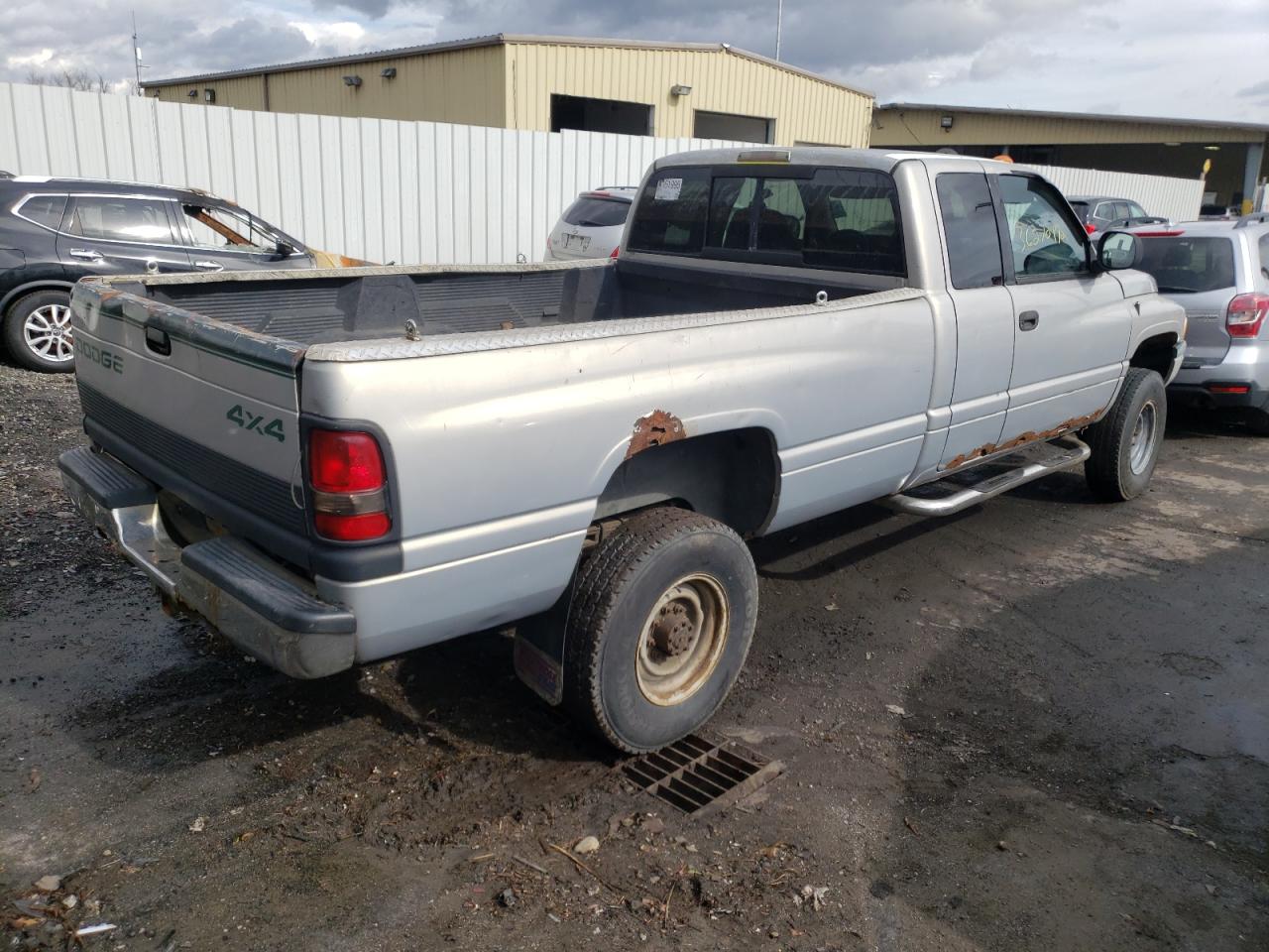 Photo 4 from auction – 1999 DODGE RAM 2500 with VIN 1B7KF2367XJ567460