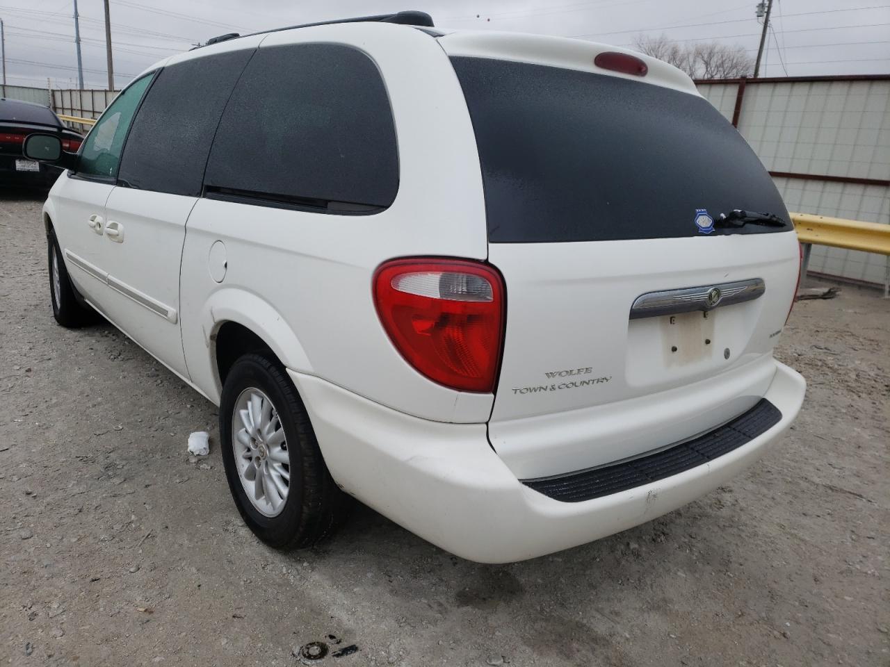 Photo 3 from auction – 2004 CHRYSLER TOWN & COU with VIN 2C4GP54L44R554214