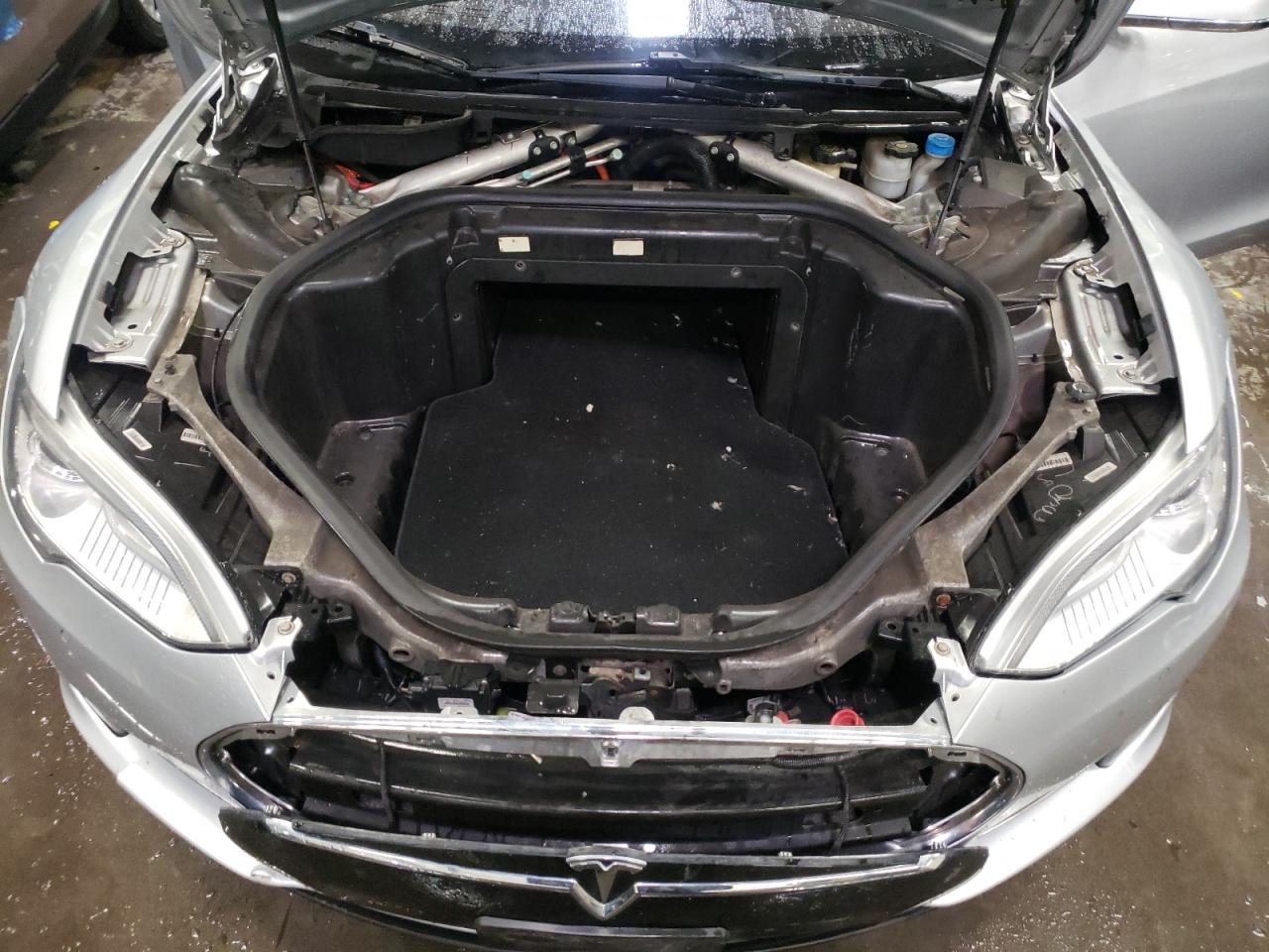 Photo 7 from auction – 2014 TESLA MODEL S with VIN 5YJSA1H1XEFP32086