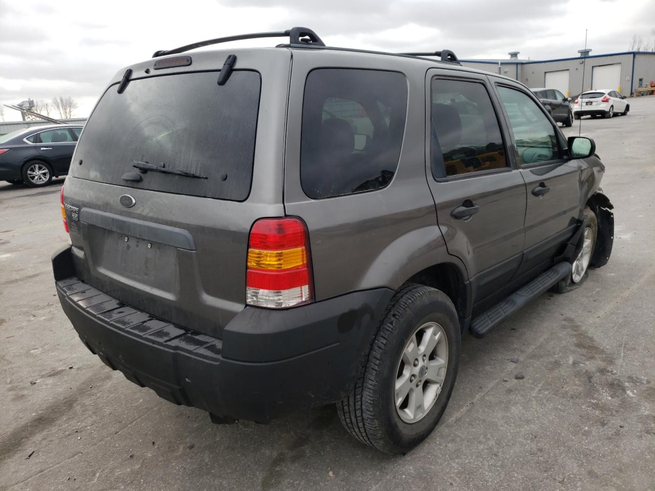Photo 4 from auction – 2005 FORD ESCAPE XLT with VIN 1FMYU93105DA14945