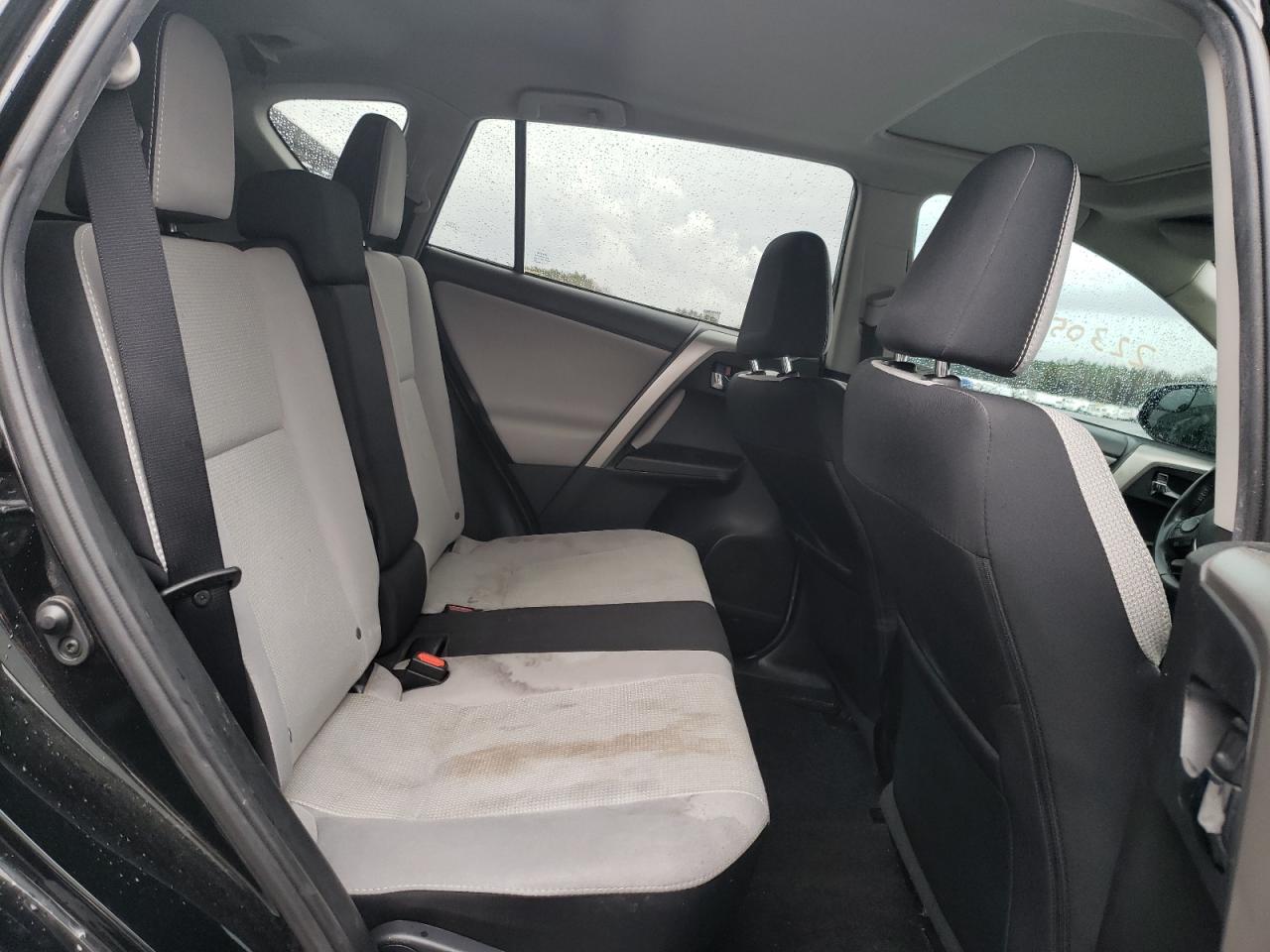 Photo 6 from auction – 2016 TOYOTA RAV4 XLE with VIN 2T3WFREV7GW283214