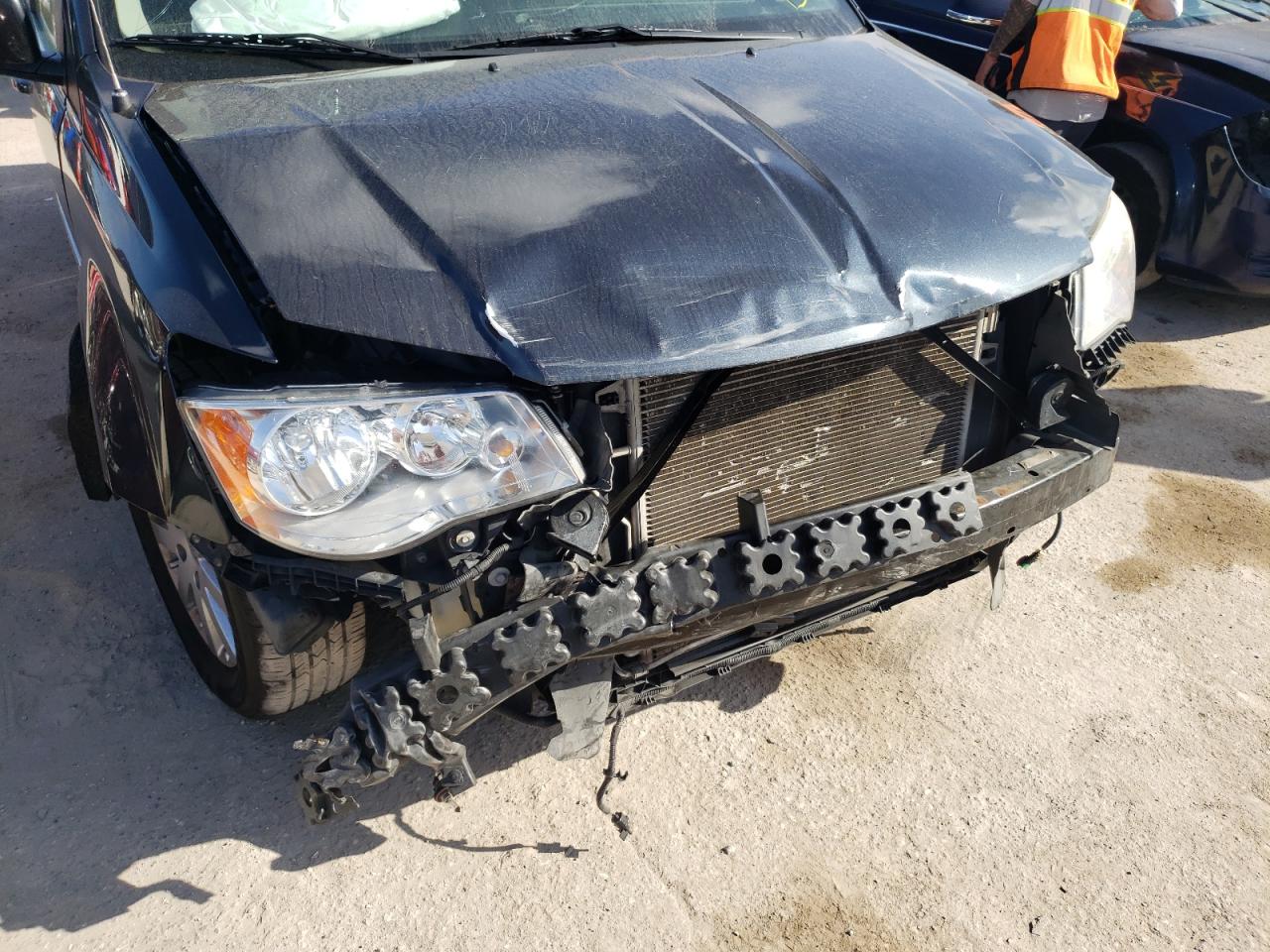 Photo 9 from auction – 2013 CHRYSLER TOWN & COU with VIN 2C4RC1BG3DR734061