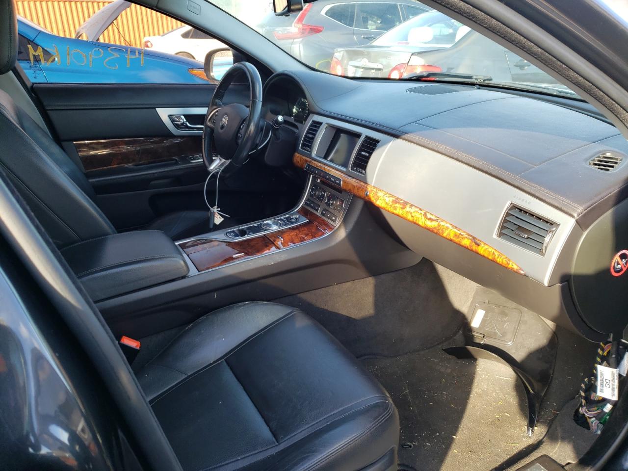 Photo 5 from auction – 2015 JAGUAR XF with VIN SAJXJ0EF7F8U81935
