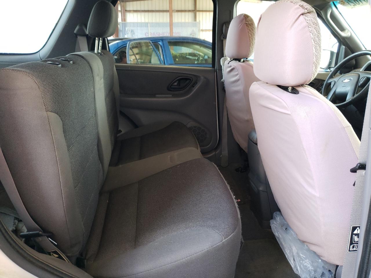 Photo 6 from auction – 2002 FORD ESCAPE XLT with VIN 1FMYU03162KA27492