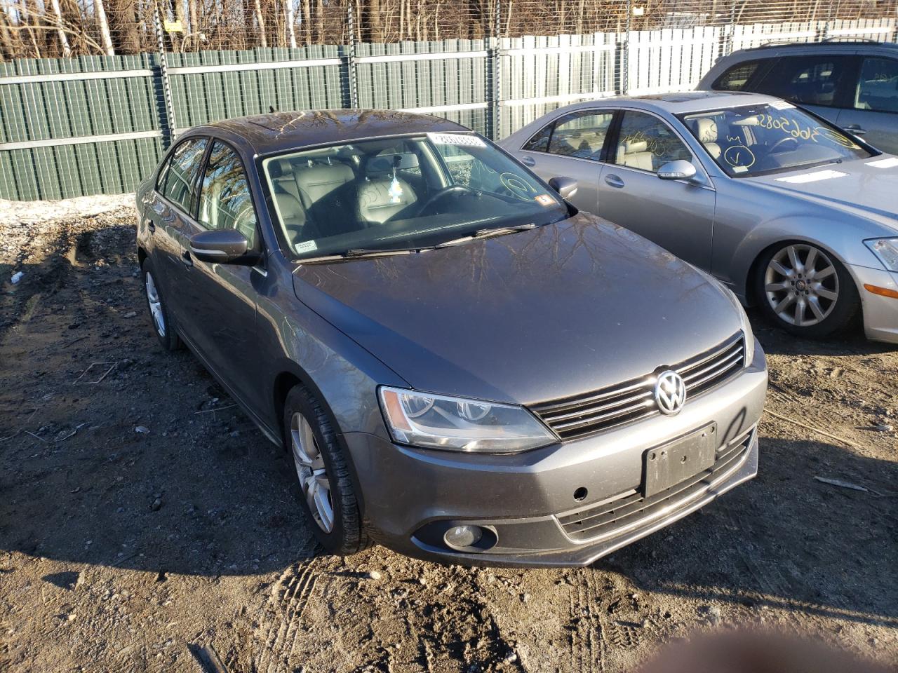 VOLKSWAGEN JETTA SEL 2011 with VIN 3VWLZ7AJ1BM303899 - Photo from auction
