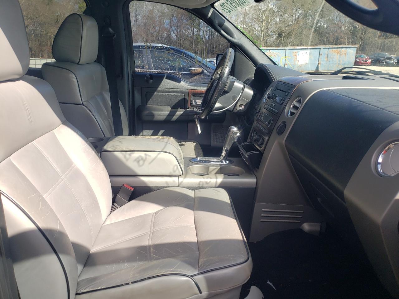 Photo 5 from auction – 2006 LINCOLN MARK LT with VIN 5LTPW16586FJ25322