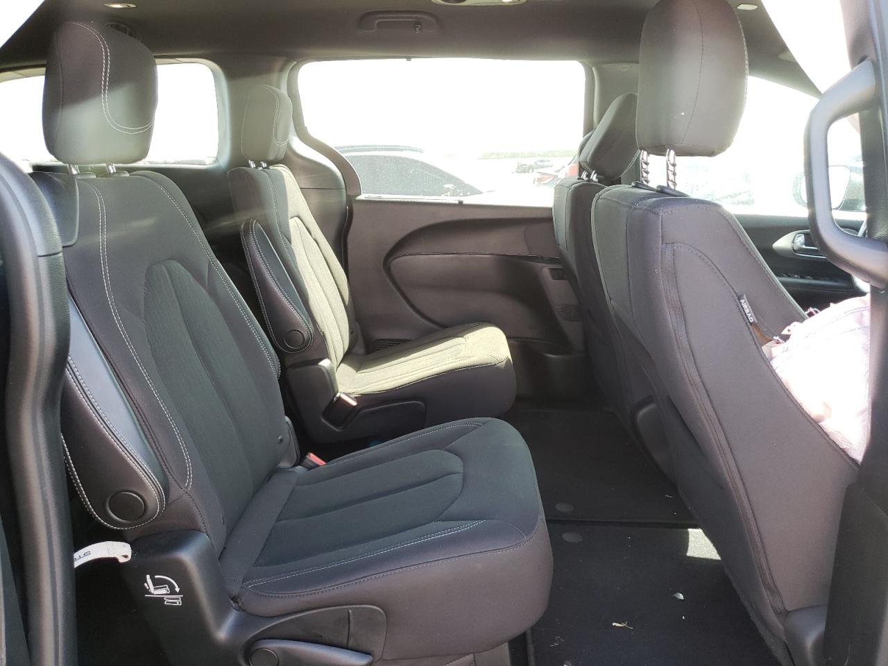 Photo 6 from auction – 2019 CHRYSLER PACIFICA T with VIN 2C4RC1FG4KR593797