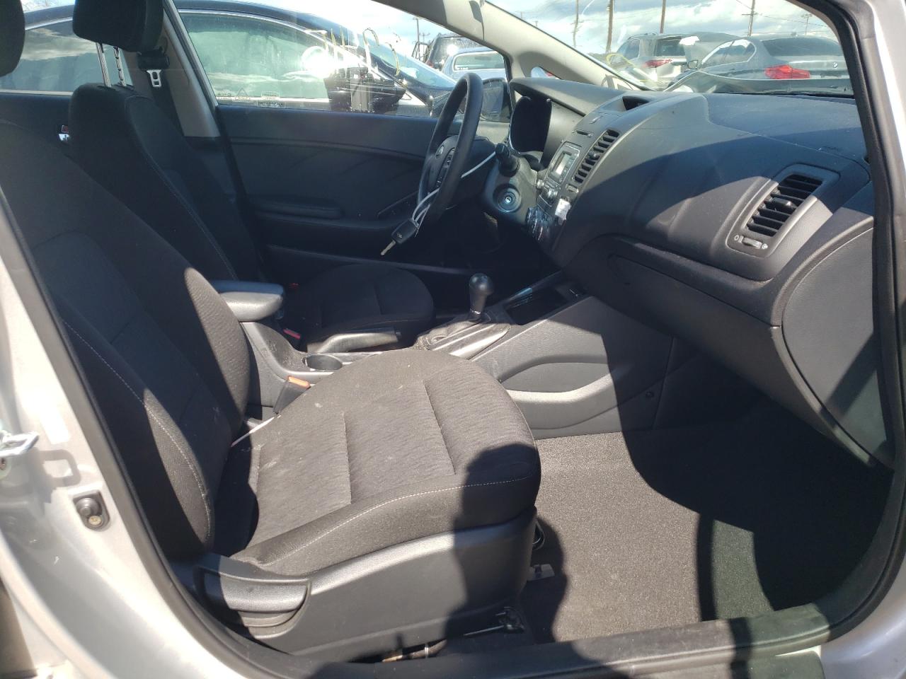 Photo 5 from auction – 2016 KIA FORTE LX with VIN KNAFK4A64G5589045