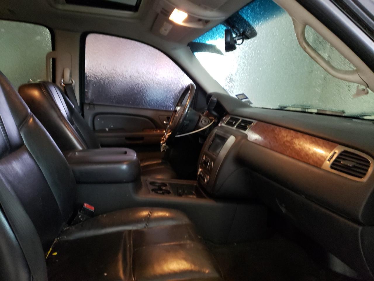 Photo 5 from auction – 2007 GMC YUKON with VIN 1GKFC13007J235400