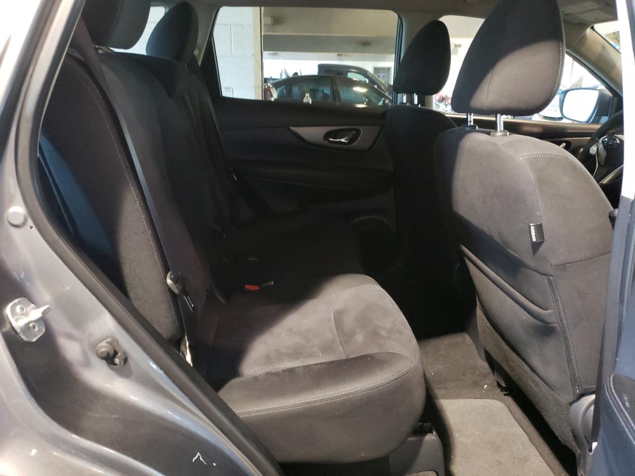 Photo 6 from auction – 2015 NISSAN ROGUE S with VIN KNMAT2MV8FP554447