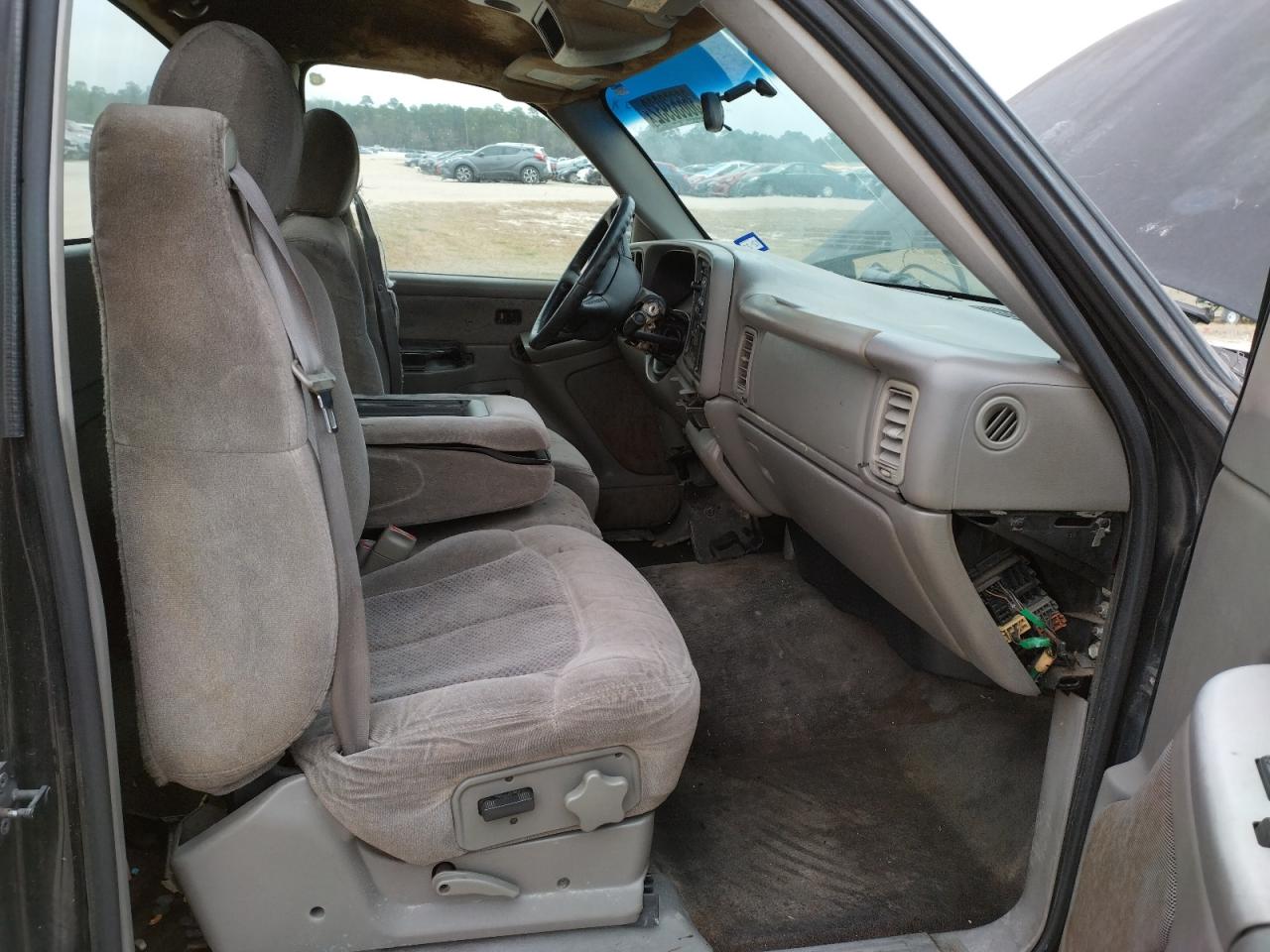 Photo 5 from auction – 2000 CHEVROLET SILVERADO with VIN 1GCEC14T6YZ174363