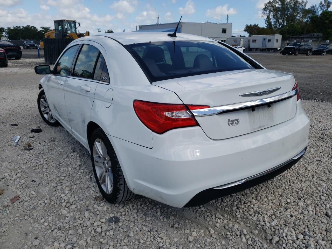 Photo 3 from auction – 2013 CHRYSLER 200 TOURIN with VIN 1C3CCBBB0DN763812
