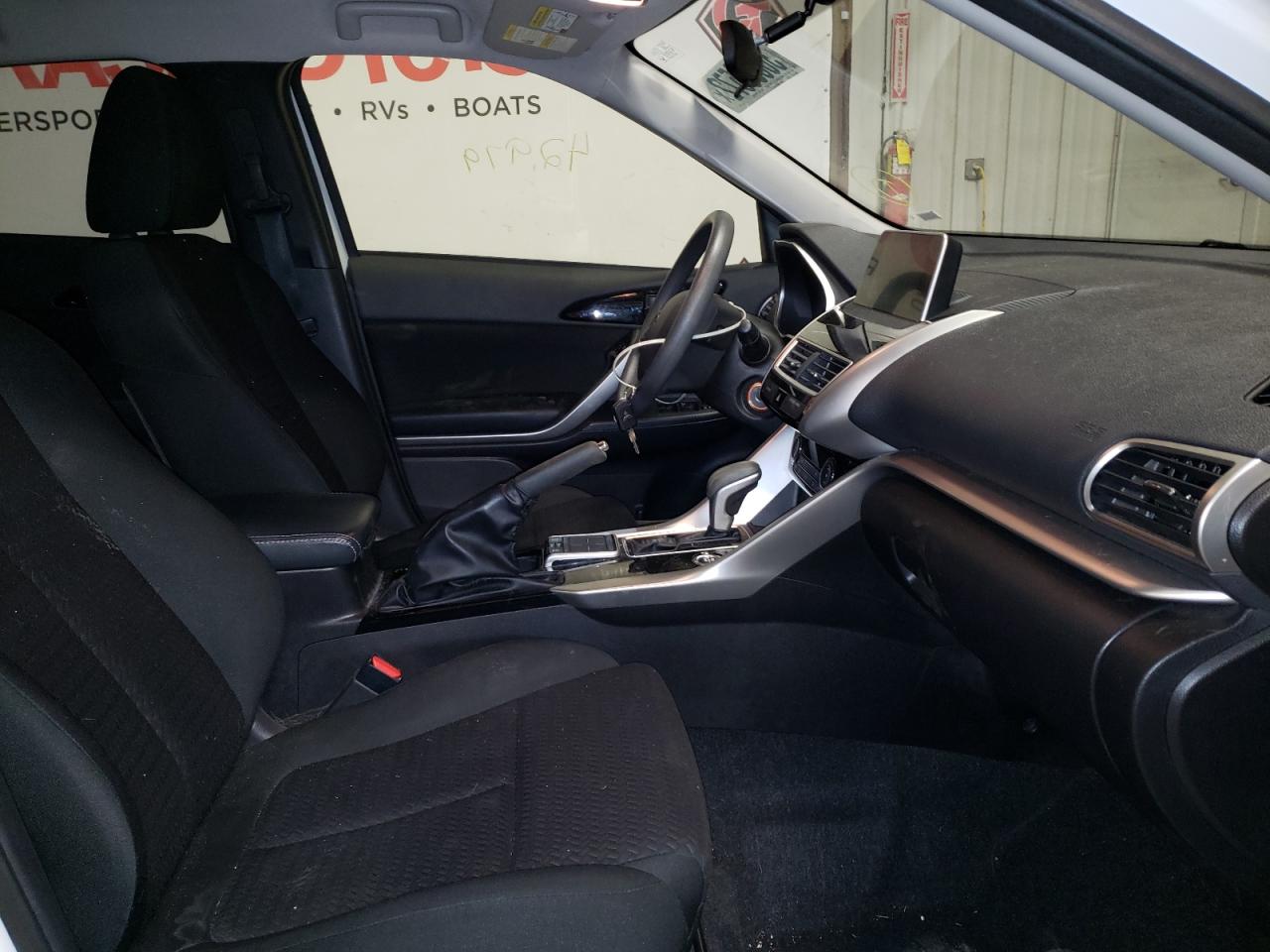 Photo 5 from auction – 2018 MITSUBISHI ECLIPSE CR with VIN JA4AT4AA7JZ043106