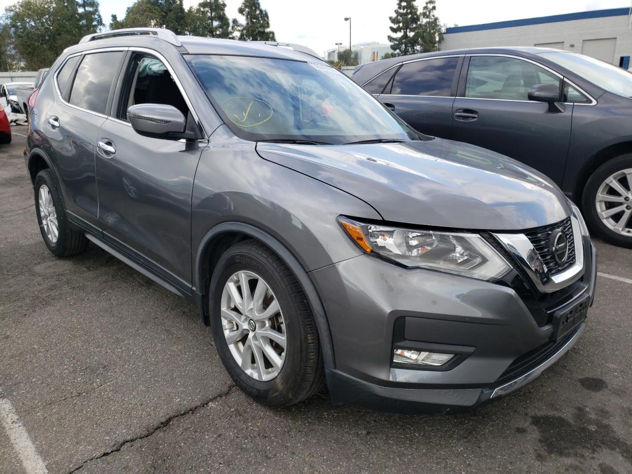 NISSAN ROGUE S 2018 with VIN KNMAT2MT6JP599524 - Photo from auction