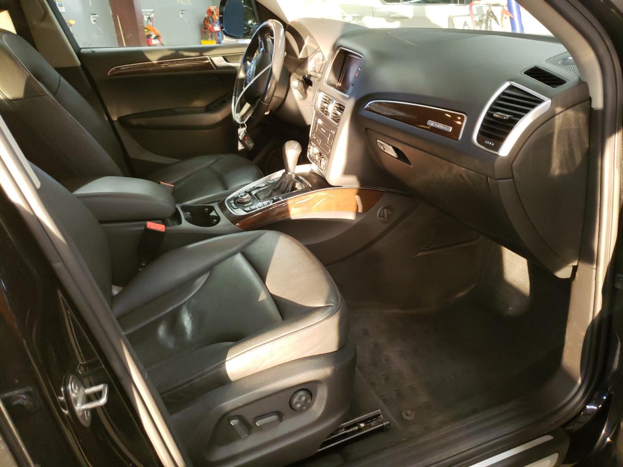 Photo 5 from auction – 2012 AUDI Q5 PREMIUM with VIN WA1LFAFP1CA096820