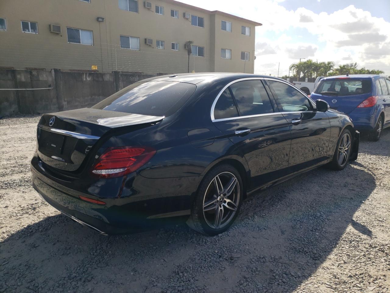 Photo 4 from auction – 2017 MERCEDES-BENZ E 300 with VIN WDDZF4JB4HA273273
