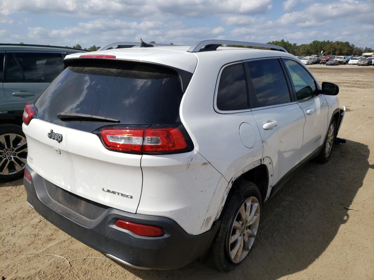 Photo 4 from auction – 2015 JEEP CHEROKEE L with VIN 1C4PJLDB0FW517409
