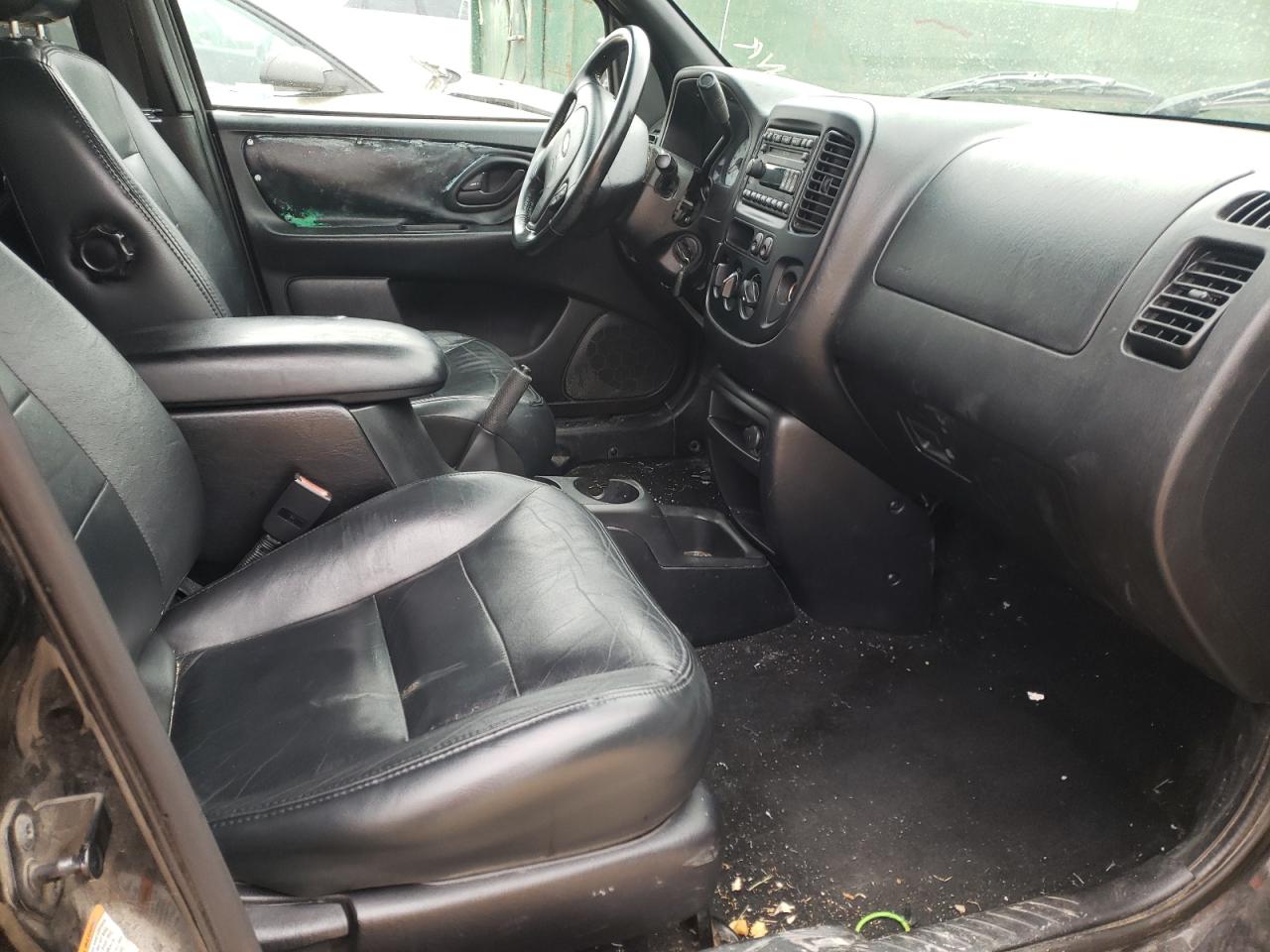 Photo 5 from auction – 2002 FORD ESCAPE XLT with VIN 1FMCU04182KD00926
