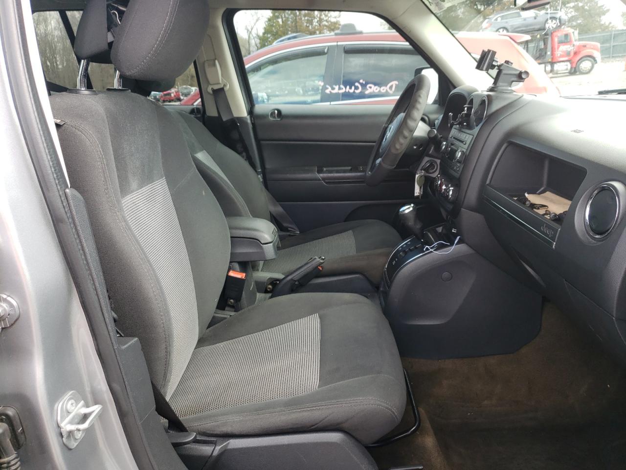 Photo 5 from auction – 2017 JEEP PATRIOT SP with VIN 1C4NJPBB6HD141573