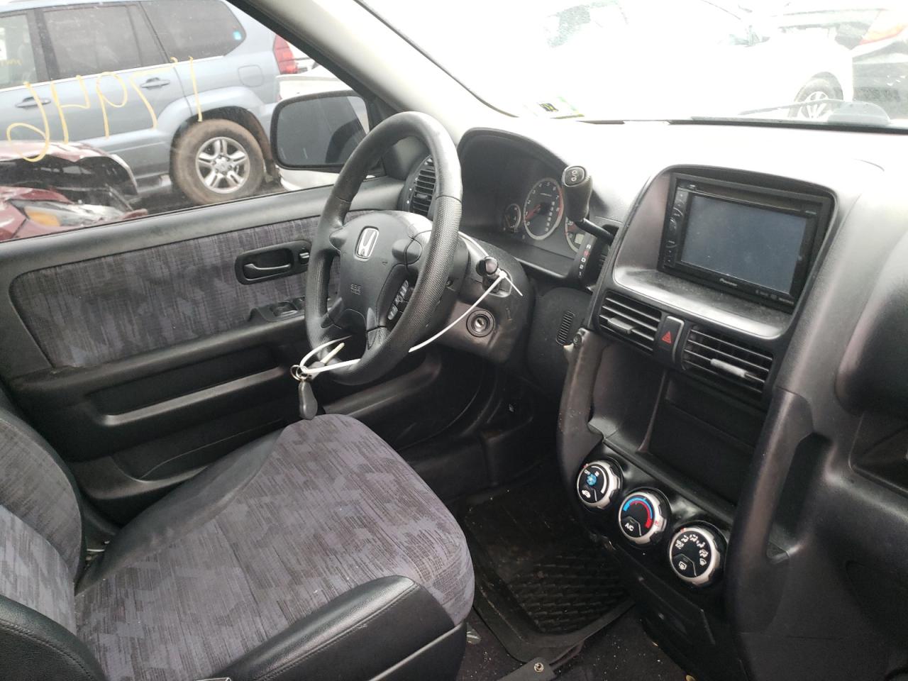 Photo 9 from auction – 2002 HONDA CR-V LX with VIN SHSRD78402U012433