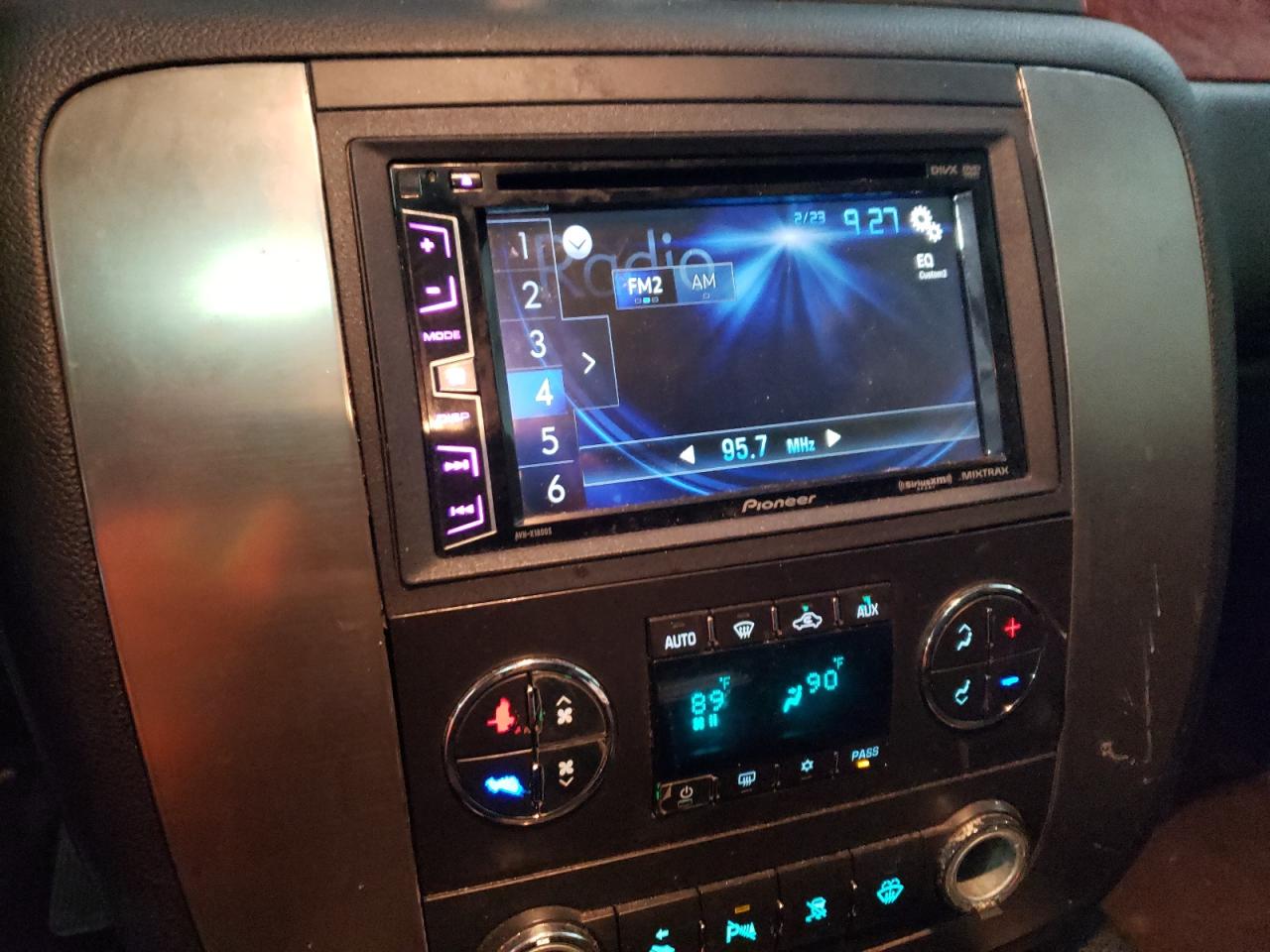 Photo 9 from auction – 2007 GMC YUKON with VIN 1GKFC13007J235400