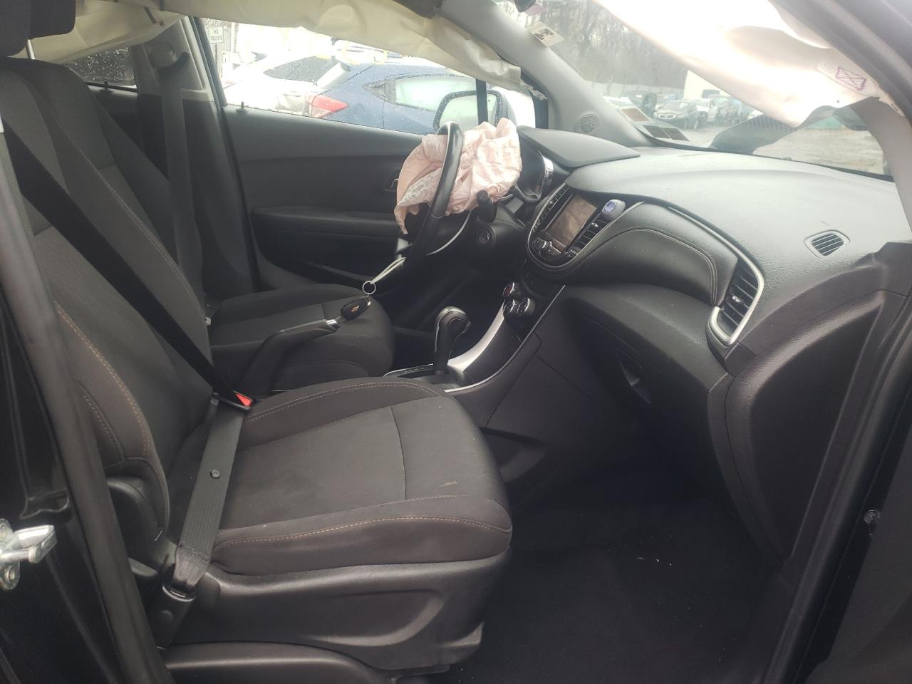 Photo 5 from auction – 2019 CHEVROLET TRAX 1LT with VIN 3GNCJPSB3KL162137
