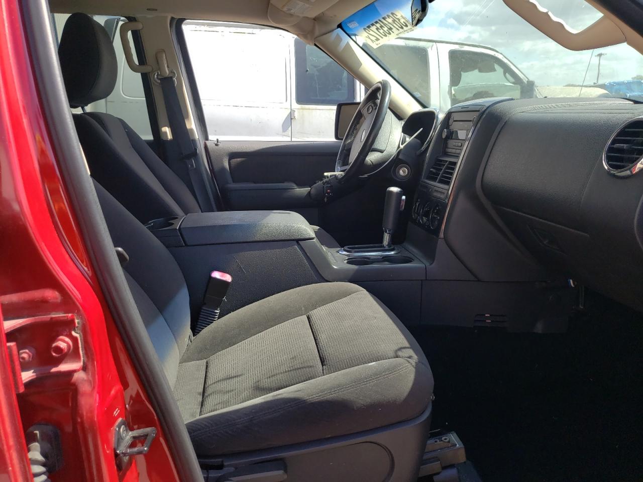 صورة رقم 5 من المزاد - 2010 FORD EXPLORER X مع VIN 1FMEU6DE6AUA13196