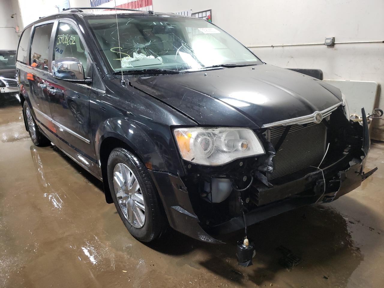 CHRYSLER TOWN & COU 2010 with VIN 2A4RR7DX5AR321840 - Photo from auction