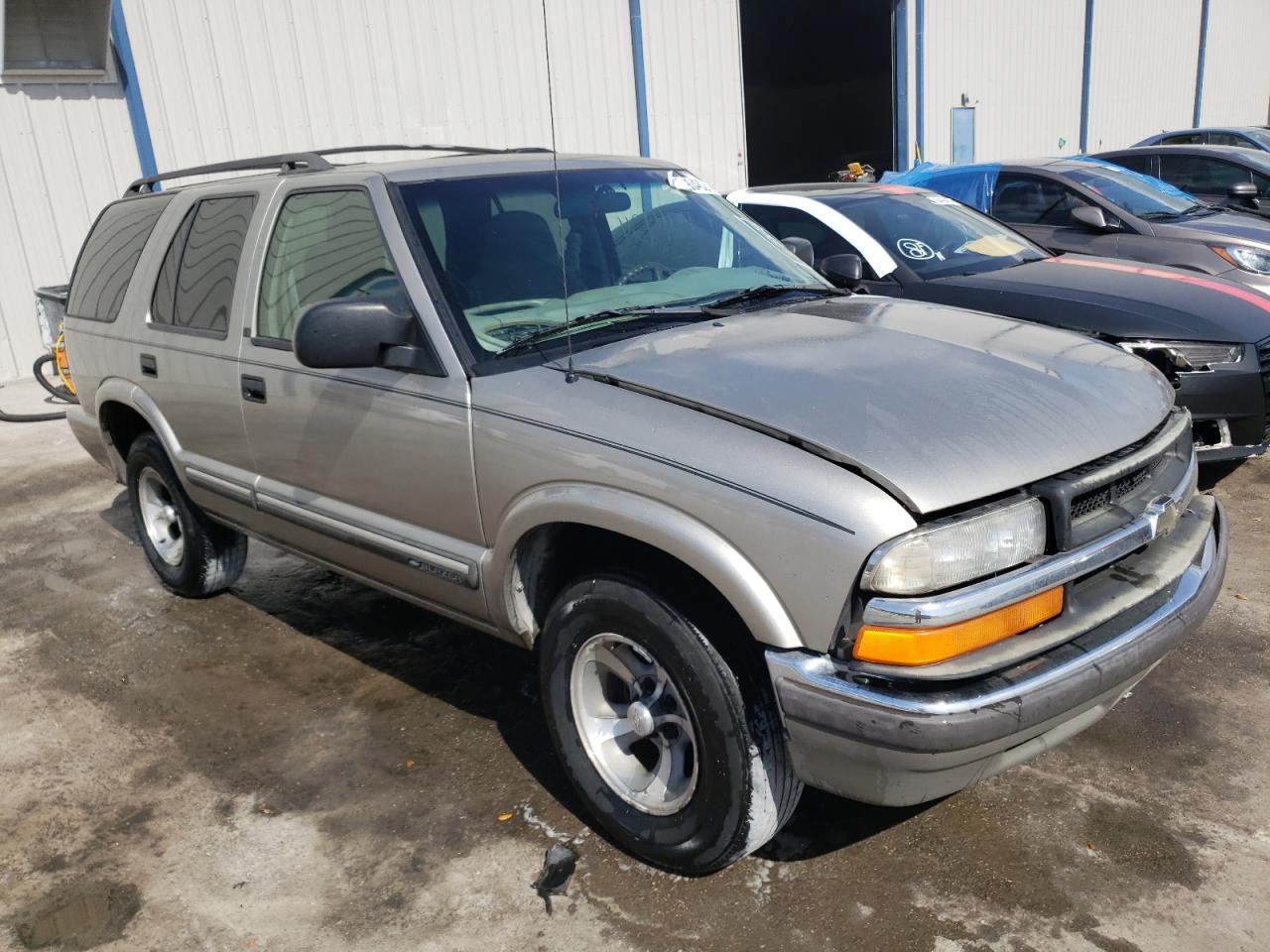 CHEVROLET BLAZER 2000 with VIN 1GNCS13W8YK155092 - Photo from auction