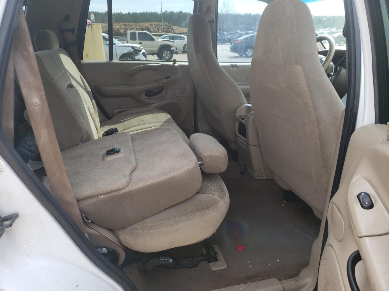 Photo 6 from auction – 2001 FORD EXPEDITION with VIN 1FMRU15W21LA32314