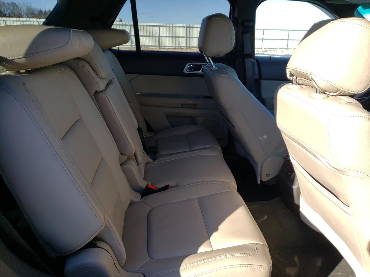 Photo 6 from auction – 2015 FORD EXPLORER L with VIN 1FM5K8F89FGA07391