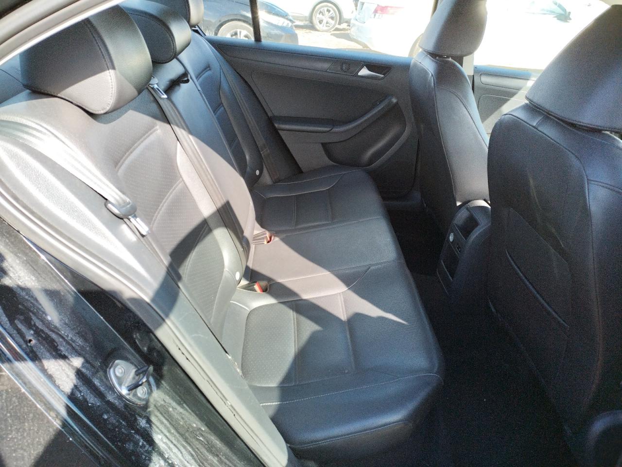 Photo 6 from auction – 2014 VOLKSWAGEN JETTA SE with VIN 3VWD17AJ3EM380712