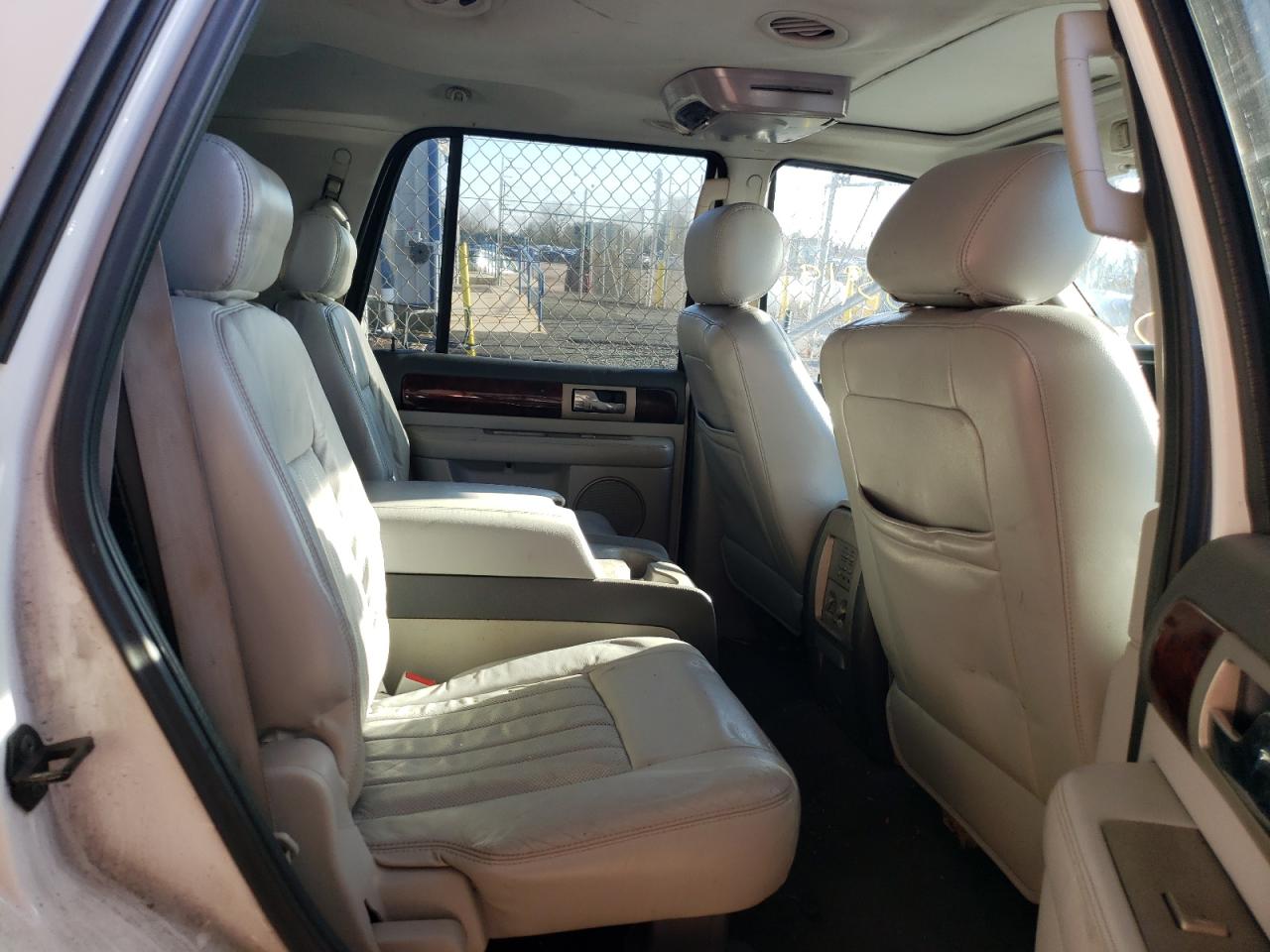 Photo 6 from auction – 2006 LINCOLN NAVIGATOR with VIN 5LMFU28566LJ22923