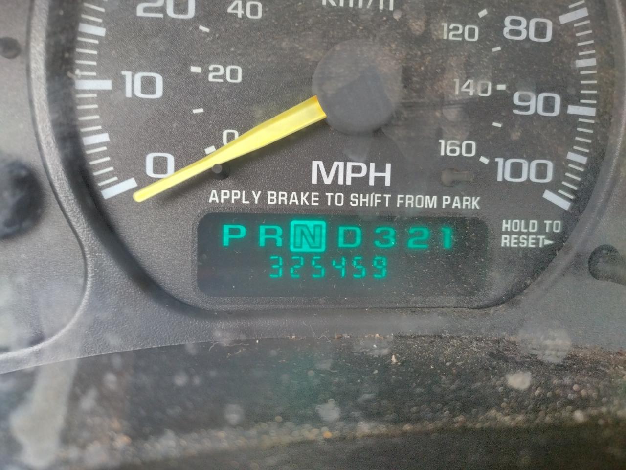 Photo 8 from auction – 2000 CHEVROLET SILVERADO with VIN 1GCEC14T6YZ174363