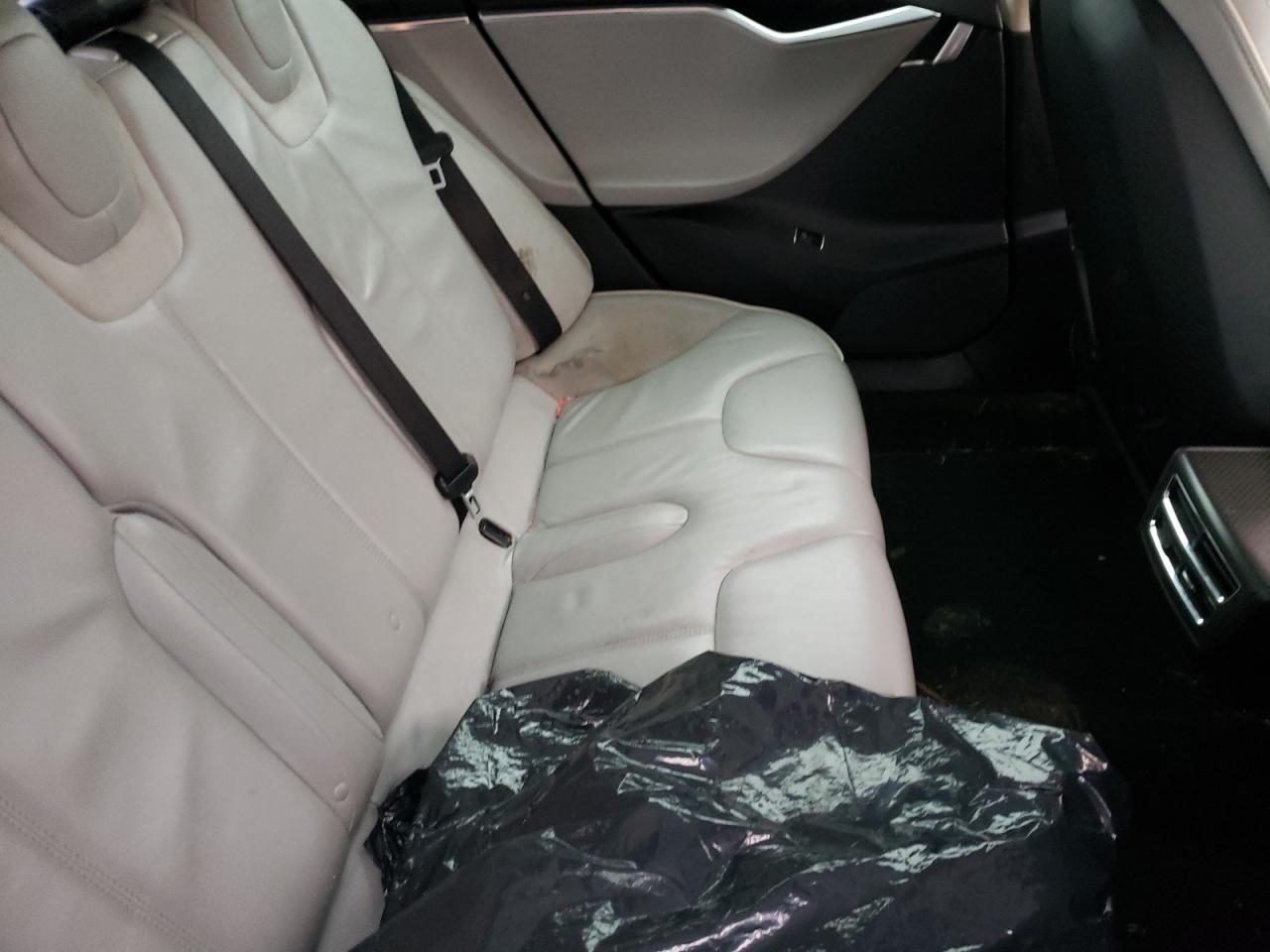 Photo 6 from auction – 2013 TESLA MODEL S with VIN 5YJSA1DP4DFP05572