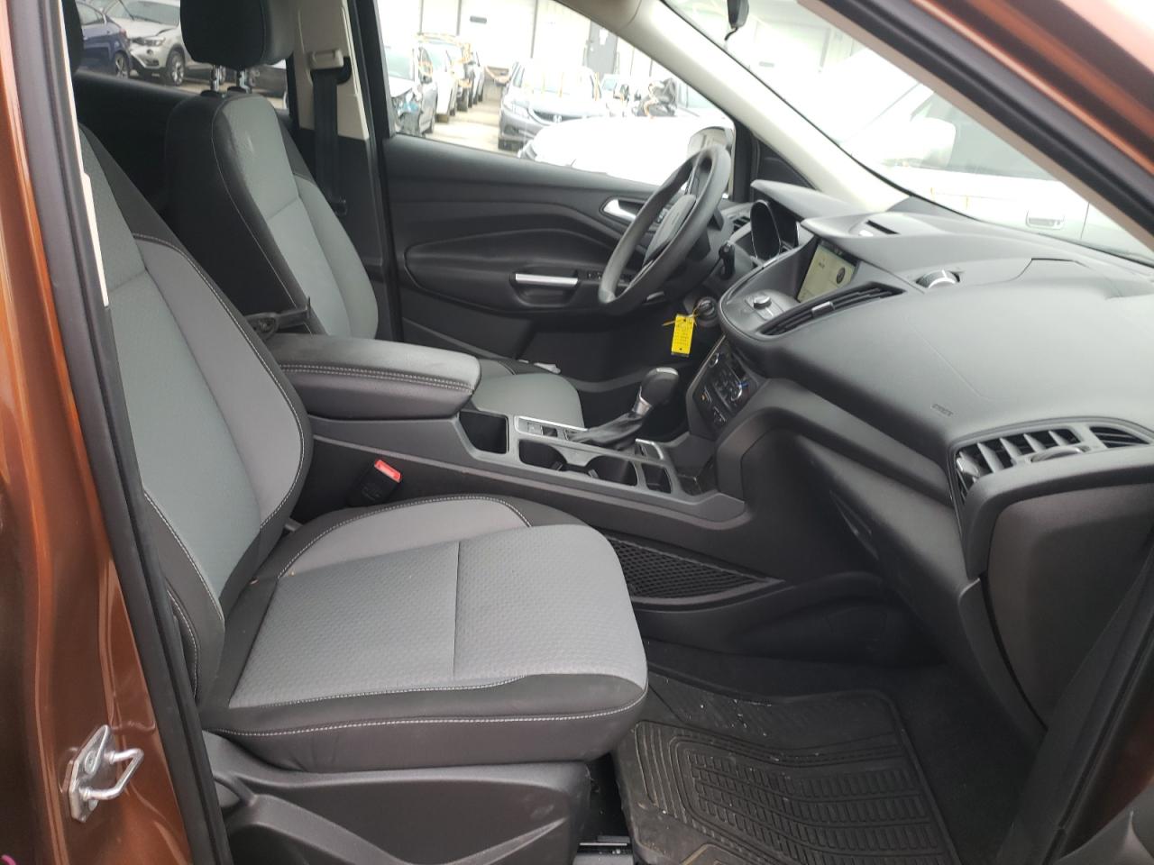 Photo 5 from auction – 2017 FORD ESCAPE SE with VIN 1FMCU0GD3HUC23840