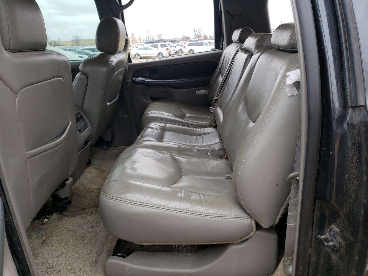 Photo 6 from auction – 2003 CHEVROLET SUBURBAN K with VIN 3GNFK16Z93G215321