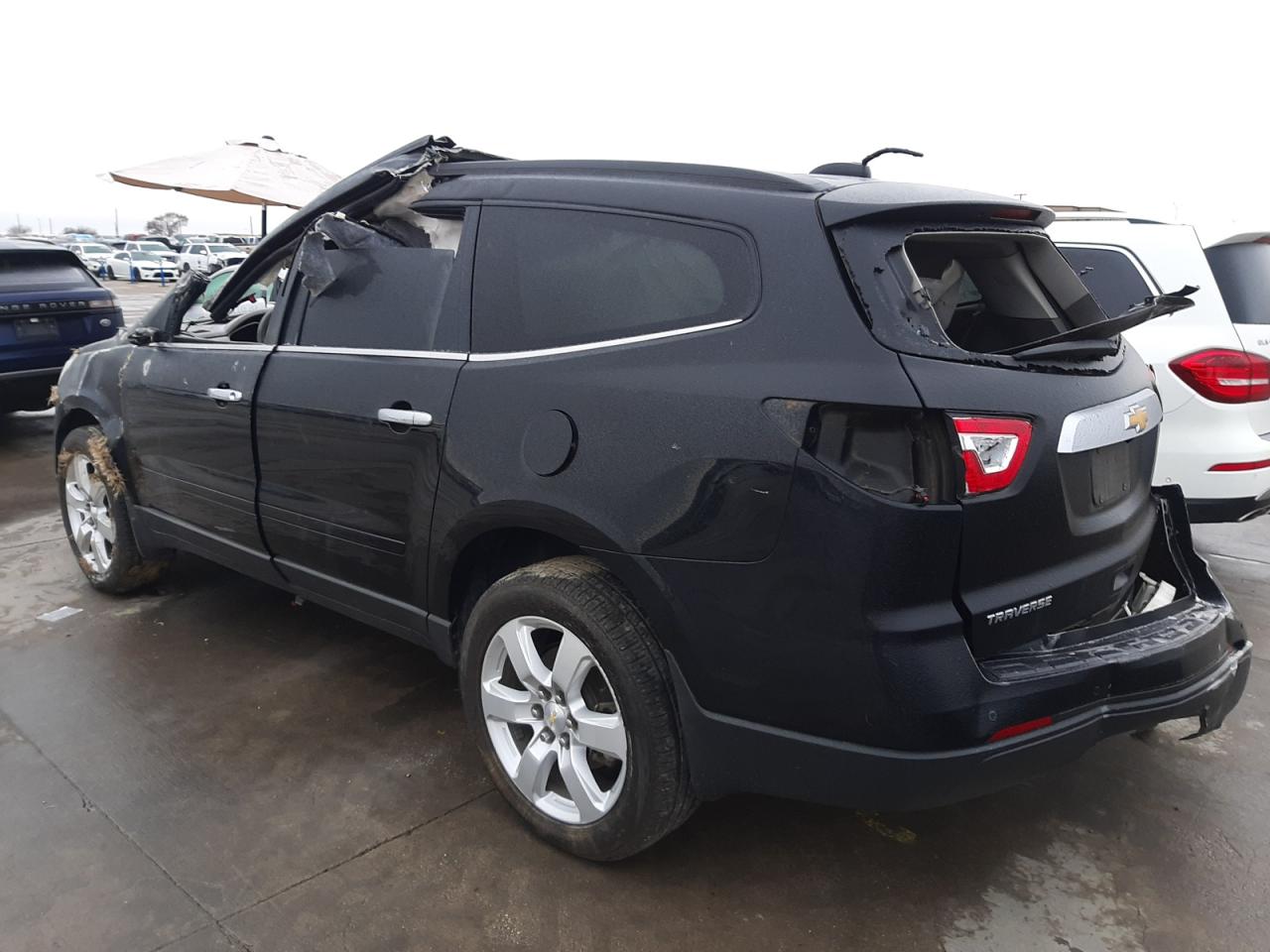 Photo 3 from auction – 2017 CHEVROLET TRAVERSE L with VIN 1GNKRGKD5HJ304994