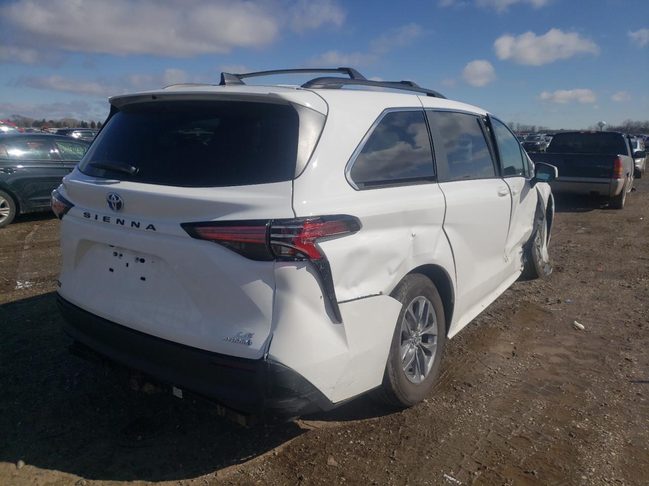 Photo 4 from auction – 2021 TOYOTA SIENNA LE with VIN 5TDKRKEC6MS072918