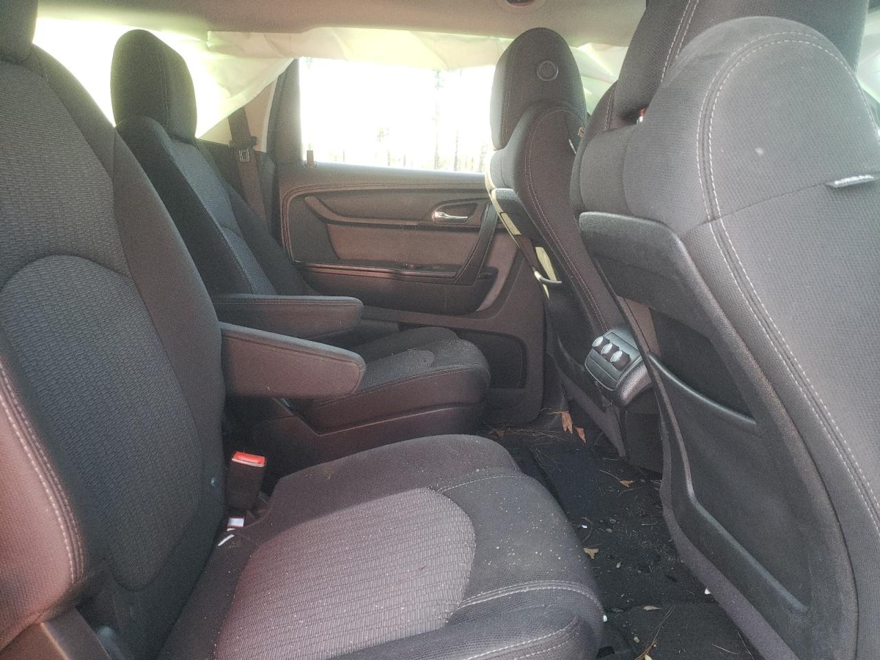 Photo 6 from auction – 2013 CHEVROLET TRAVERSE L with VIN 1GNKVGKD5DJ166329