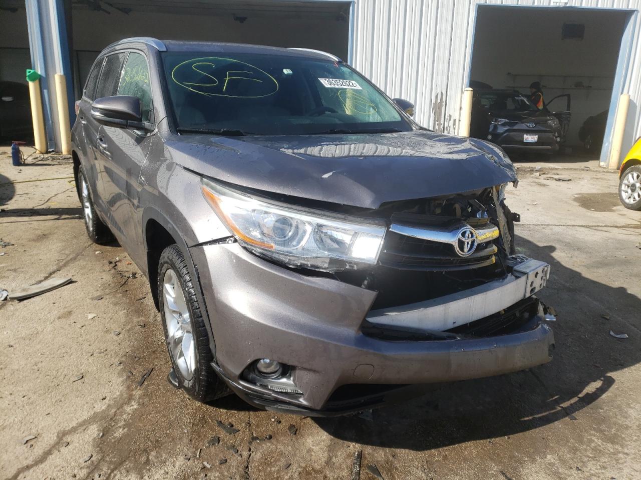 TOYOTA HIGHLANDER 2015 with VIN 5TDDKRFH7FS090542 - Photo from auction