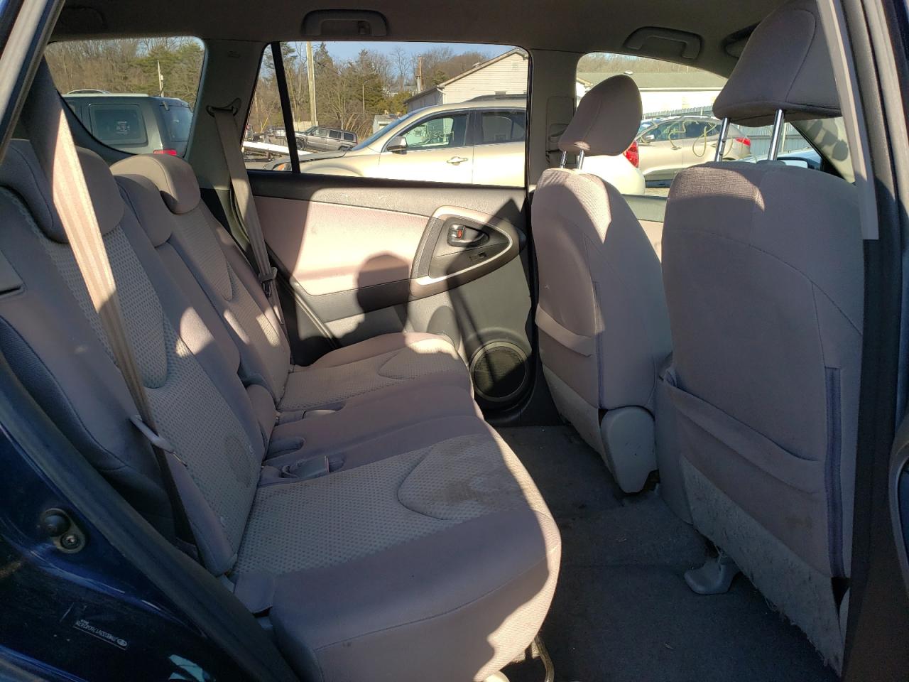 Photo 6 from auction – 2007 TOYOTA RAV4 with VIN JTMBD33V176042478