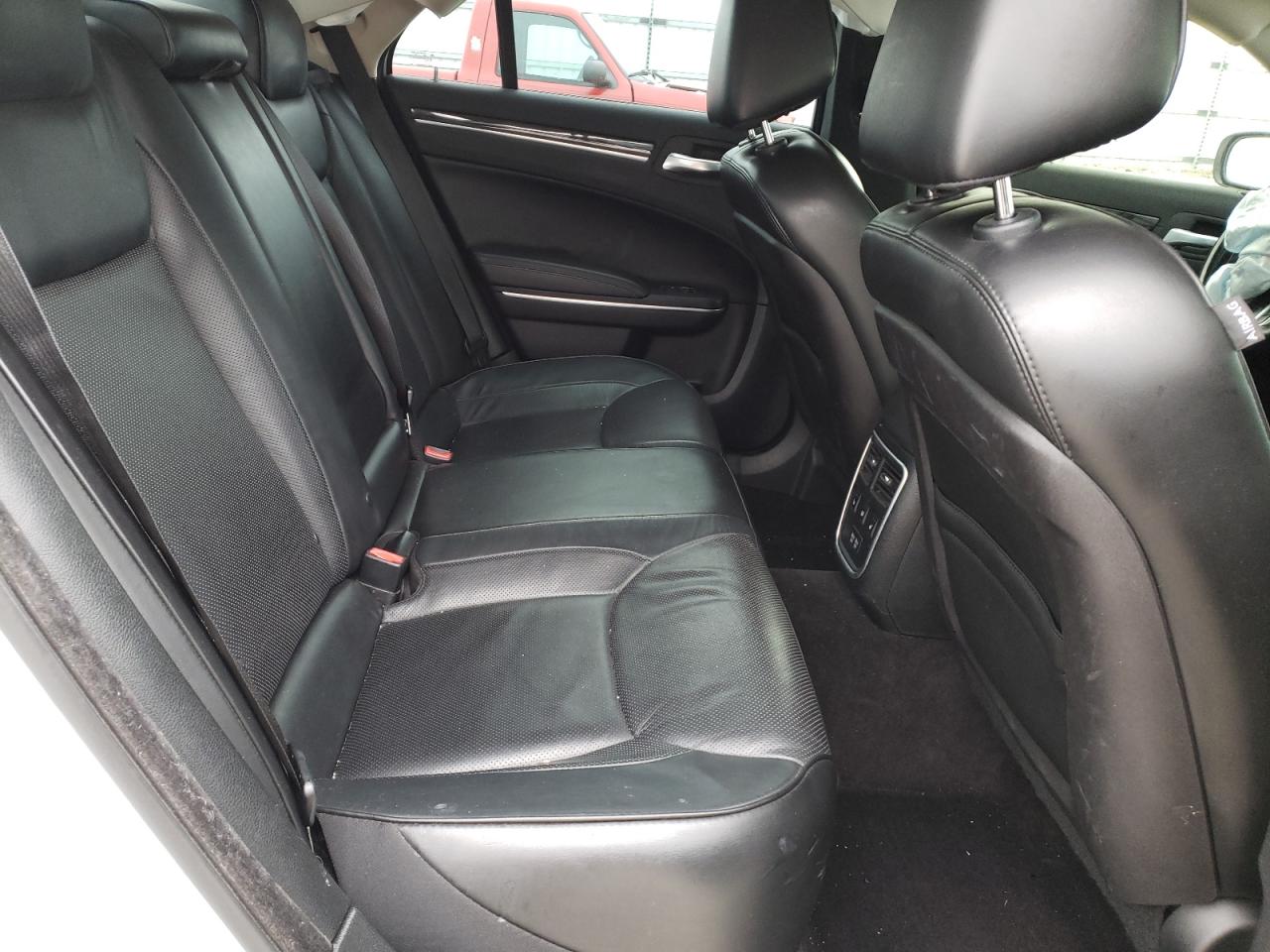 Photo 6 from auction – 2017 CHRYSLER 300C with VIN 2C3CCAEG4HH610091