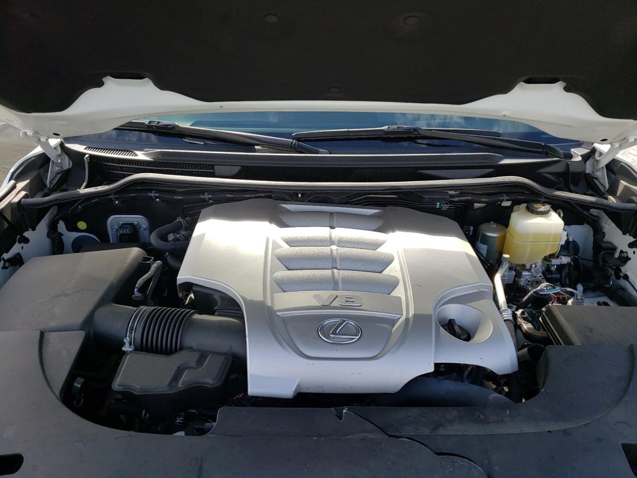 Photo 7 from auction – 2019 LEXUS LX 570 with VIN JTJHY7AX8K4298158