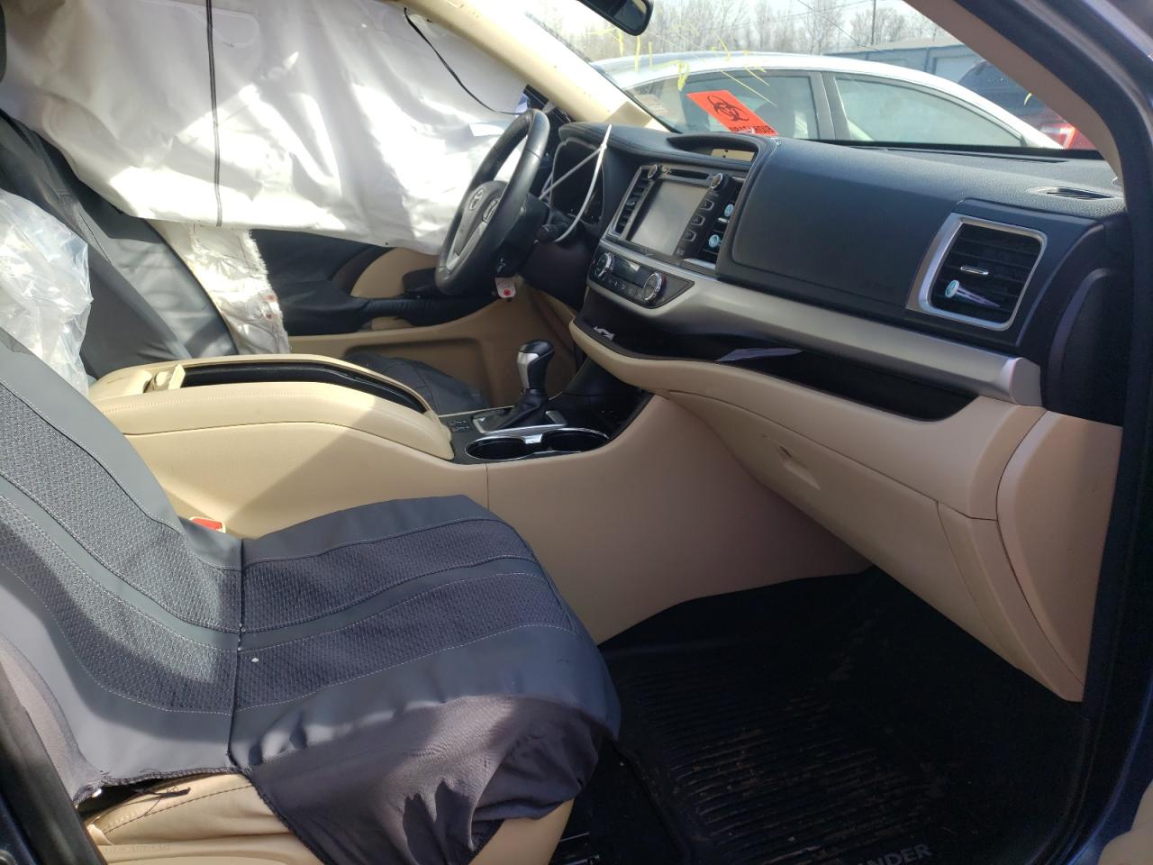 Photo 5 from auction – 2015 TOYOTA HIGHLANDER with VIN 5TDJKRFH6FS194152
