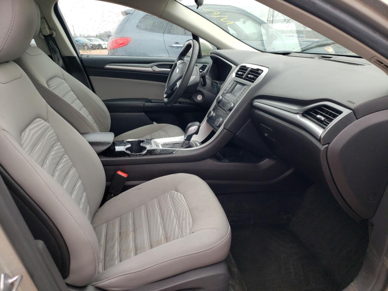 Photo 5 from auction – 2016 FORD FUSION S with VIN 3FA6P0G77GR199587