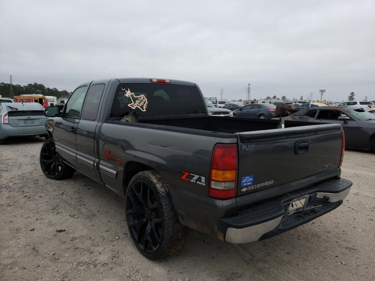 Photo 3 from auction – 2002 CHEVROLET SILVERADO with VIN 1GCEK19V32E201689